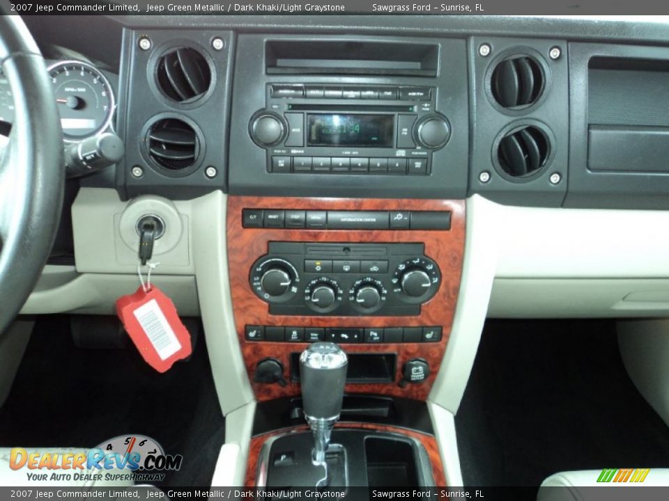 2007 Jeep Commander Limited Jeep Green Metallic / Dark Khaki/Light Graystone Photo #28