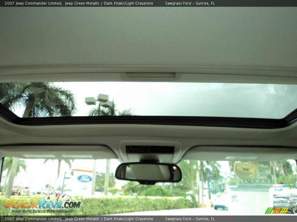 2007 Jeep Commander Limited Jeep Green Metallic / Dark Khaki/Light Graystone Photo #31