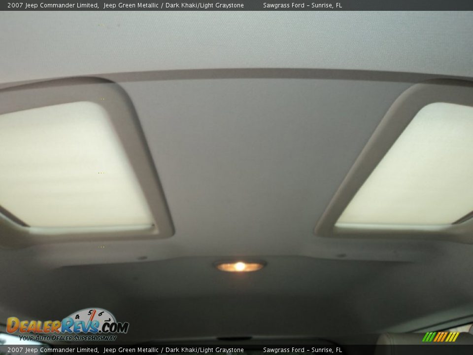 2007 Jeep Commander Limited Jeep Green Metallic / Dark Khaki/Light Graystone Photo #32
