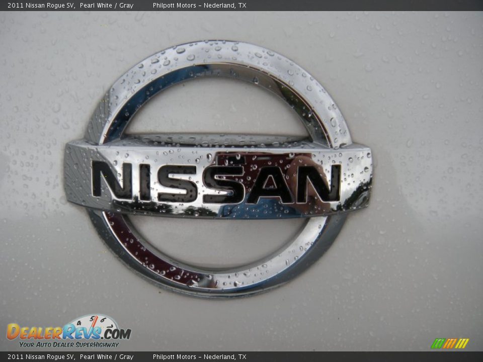 2011 Nissan Rogue SV Pearl White / Gray Photo #14