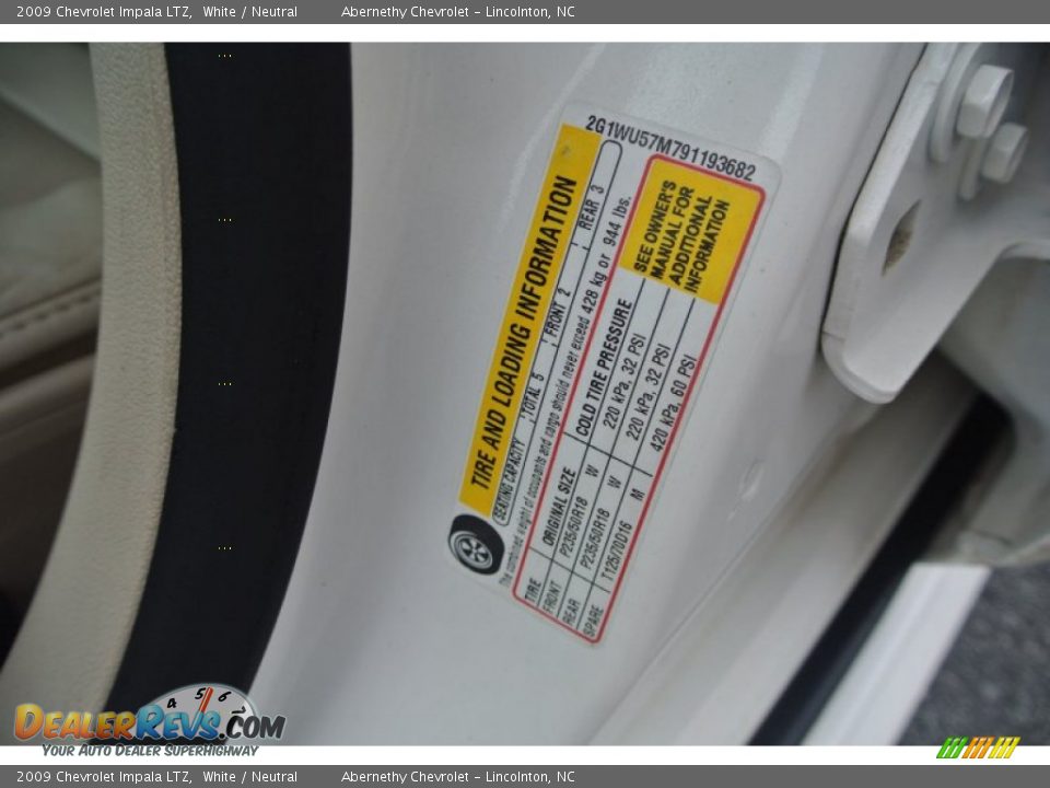 2009 Chevrolet Impala LTZ White / Neutral Photo #7