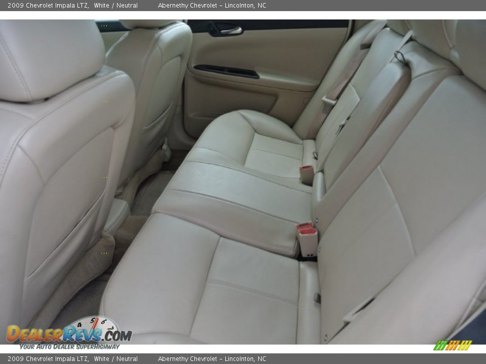2009 Chevrolet Impala LTZ White / Neutral Photo #15