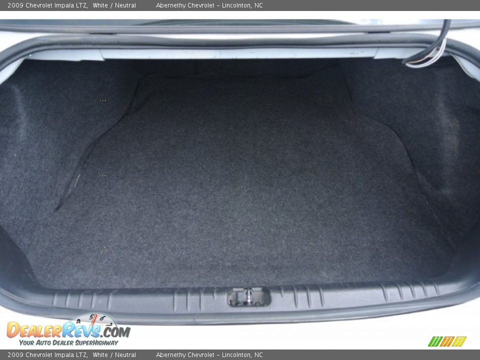 2009 Chevrolet Impala LTZ White / Neutral Photo #16