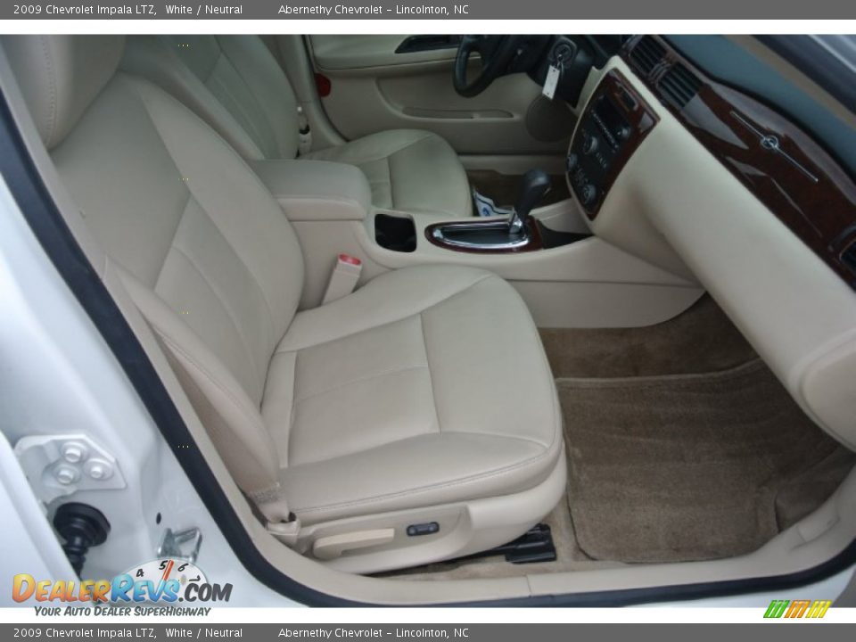 2009 Chevrolet Impala LTZ White / Neutral Photo #17