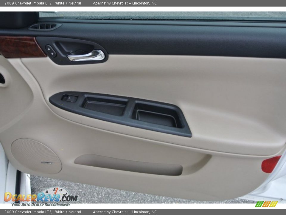 2009 Chevrolet Impala LTZ White / Neutral Photo #18