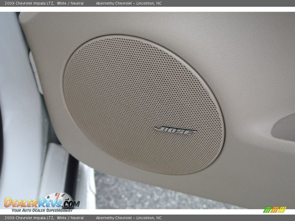 2009 Chevrolet Impala LTZ White / Neutral Photo #19