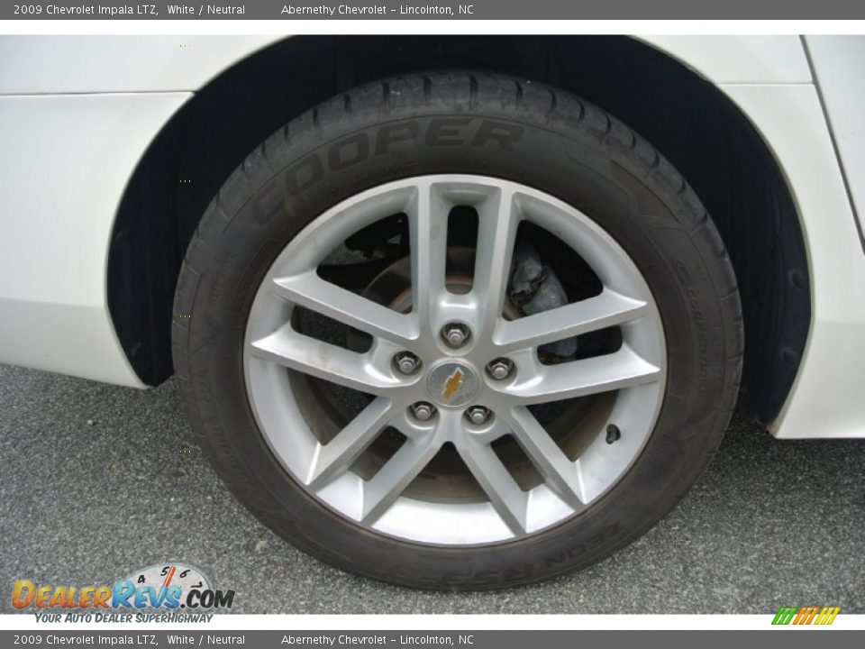 2009 Chevrolet Impala LTZ White / Neutral Photo #23