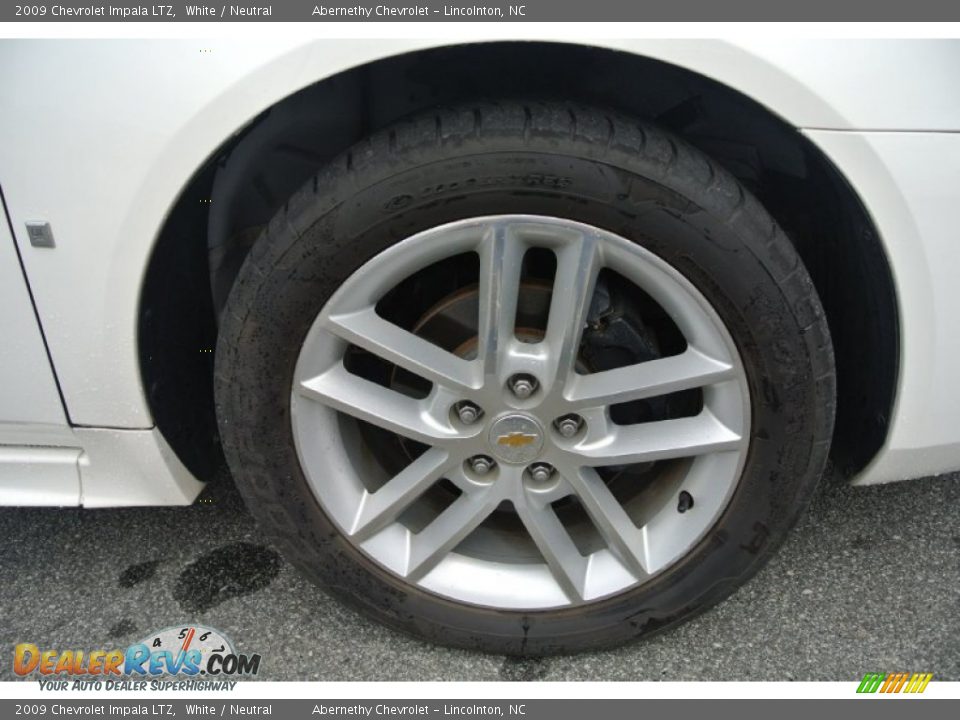 2009 Chevrolet Impala LTZ White / Neutral Photo #24