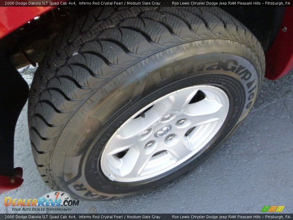 2006 Dodge Dakota SLT Quad Cab 4x4 Inferno Red Crystal Pearl / Medium Slate Gray Photo #10