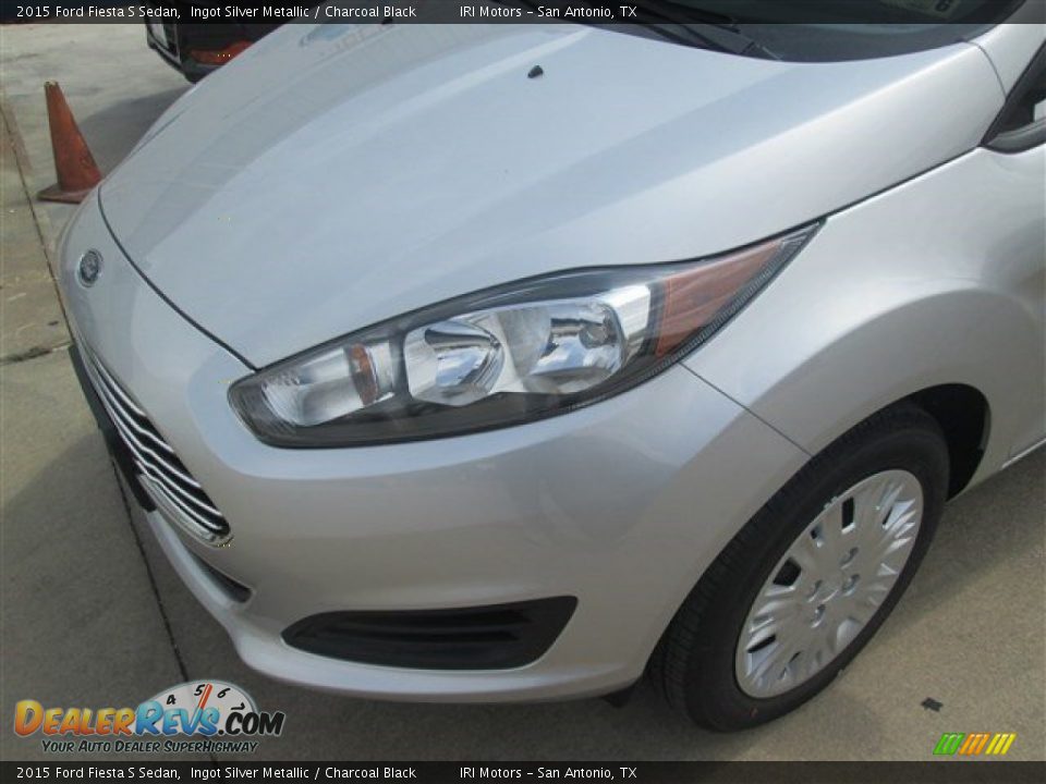 2015 Ford Fiesta S Sedan Ingot Silver Metallic / Charcoal Black Photo #2