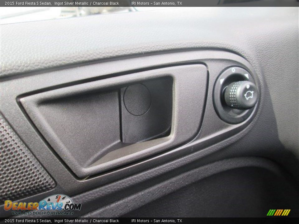 2015 Ford Fiesta S Sedan Ingot Silver Metallic / Charcoal Black Photo #20