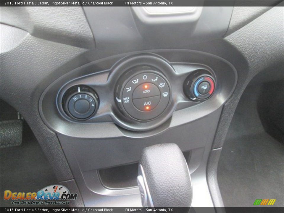 2015 Ford Fiesta S Sedan Ingot Silver Metallic / Charcoal Black Photo #26