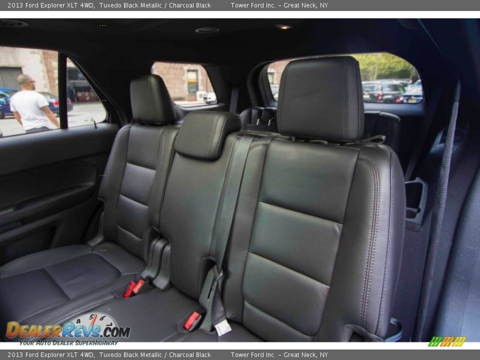 2013 Ford Explorer XLT 4WD Tuxedo Black Metallic / Charcoal Black Photo #34