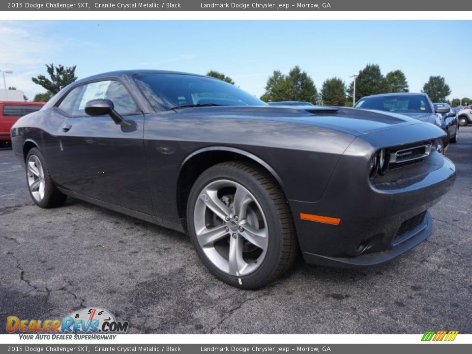 Front 3/4 View of 2015 Dodge Challenger SXT Photo #4