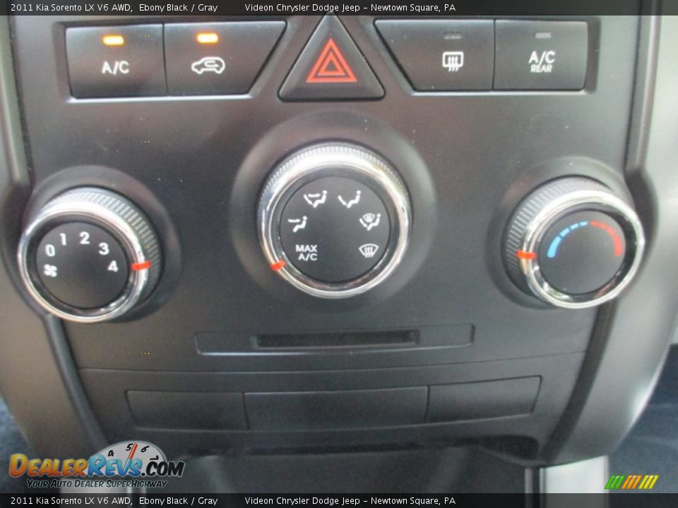 2011 Kia Sorento LX V6 AWD Ebony Black / Gray Photo #24