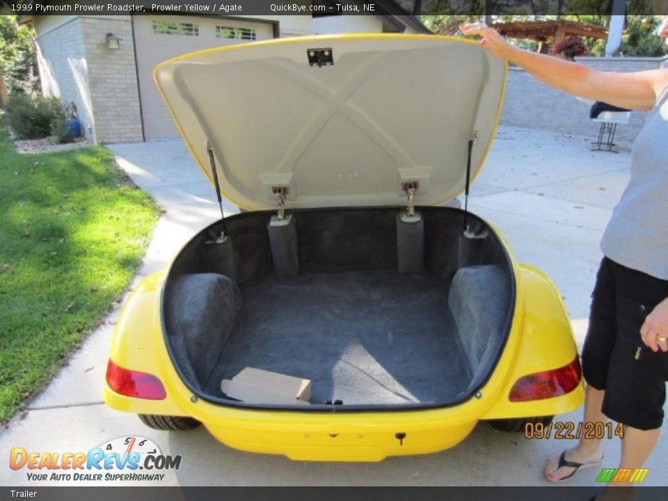 Trailer - 1999 Plymouth Prowler