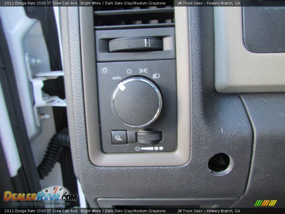 2011 Dodge Ram 1500 ST Crew Cab 4x4 Bright White / Dark Slate Gray/Medium Graystone Photo #36