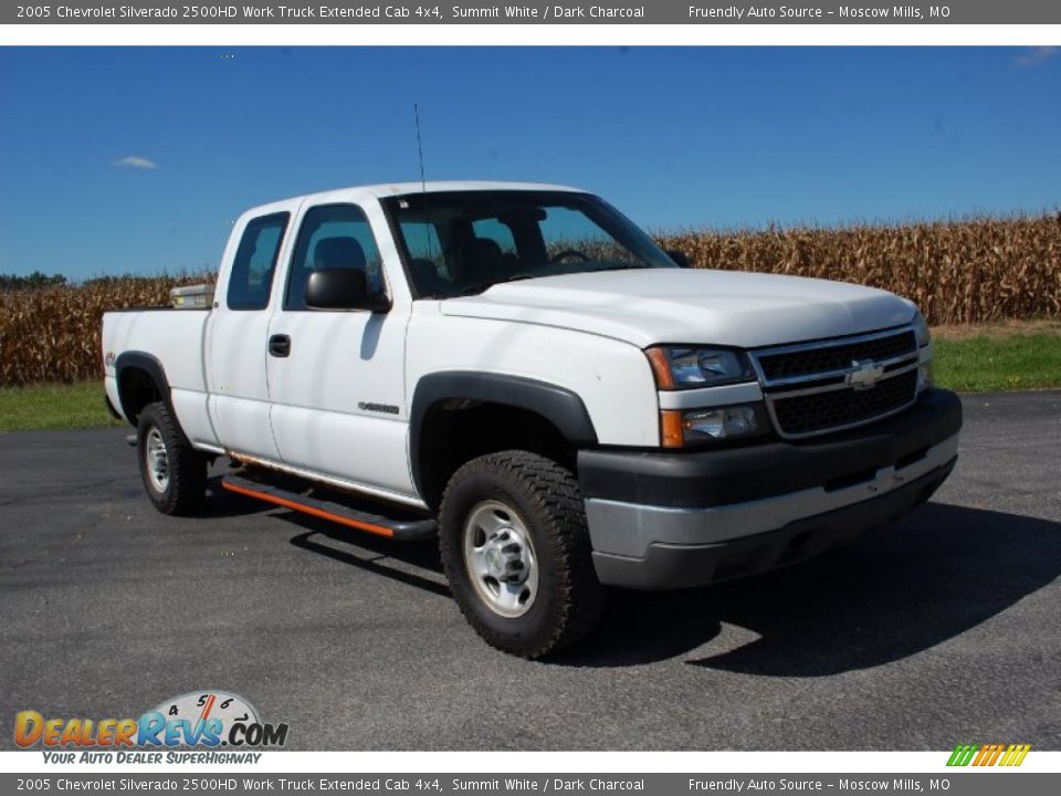 Front 3/4 View of 2005 Chevrolet Silverado 2500HD Work Truck Extended Cab 4x4 Photo #3