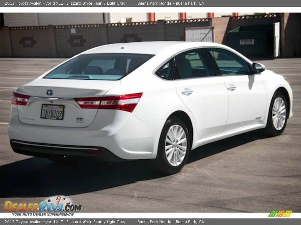 2013 Toyota Avalon Hybrid XLE Blizzard White Pearl / Light Gray Photo #12