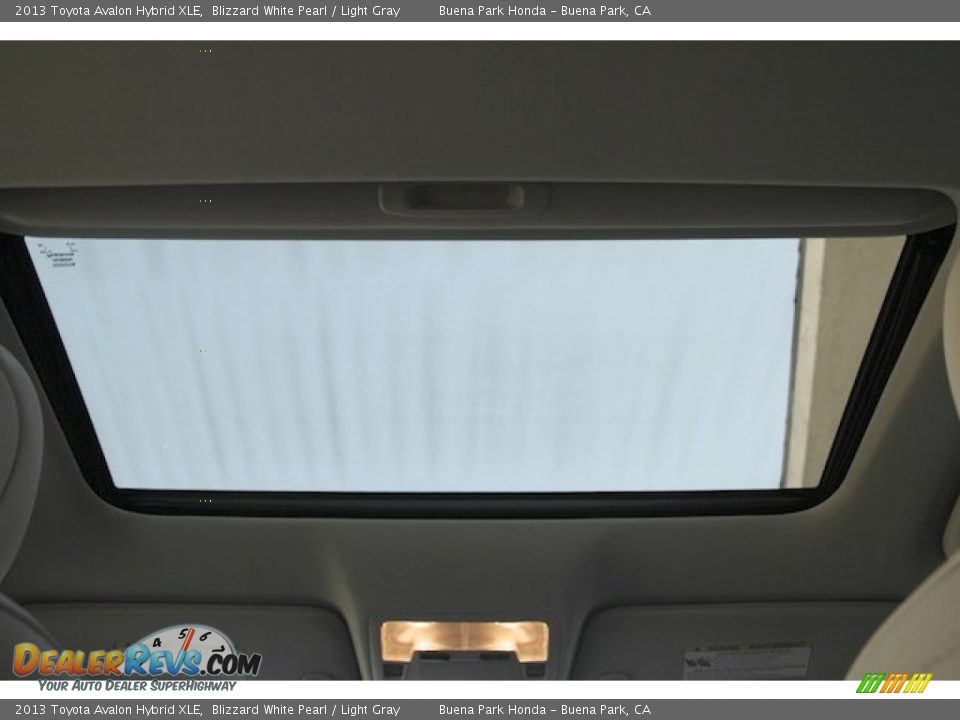 2013 Toyota Avalon Hybrid XLE Blizzard White Pearl / Light Gray Photo #17