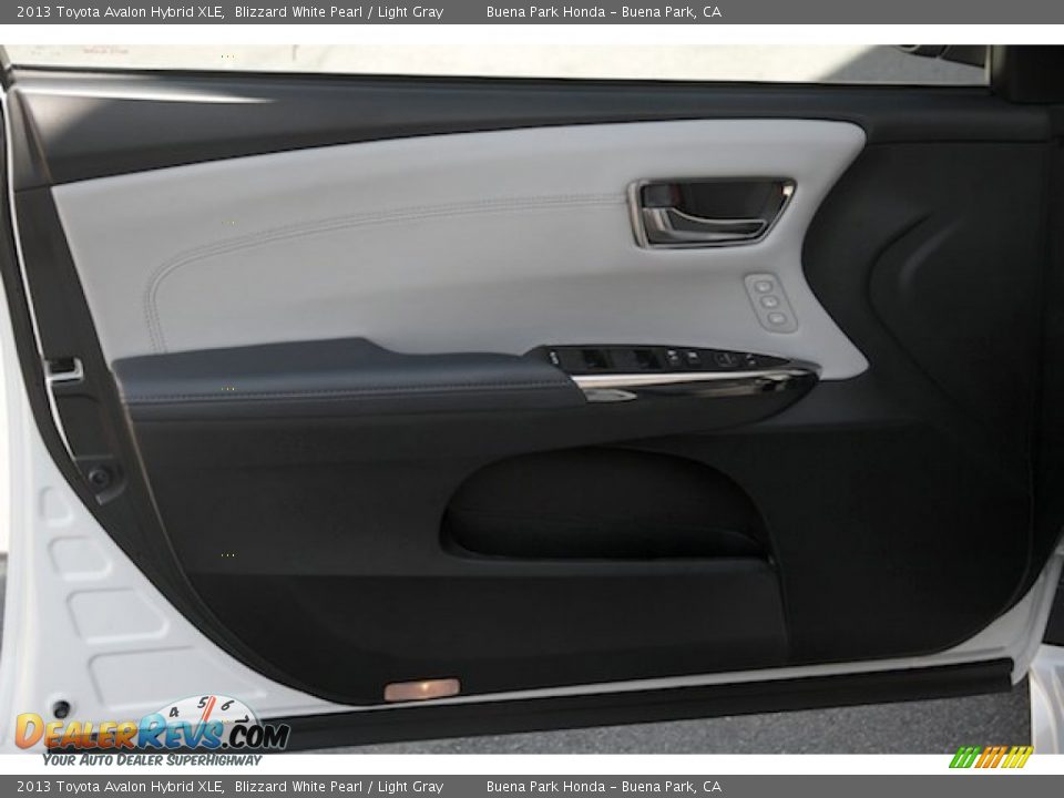 2013 Toyota Avalon Hybrid XLE Blizzard White Pearl / Light Gray Photo #28