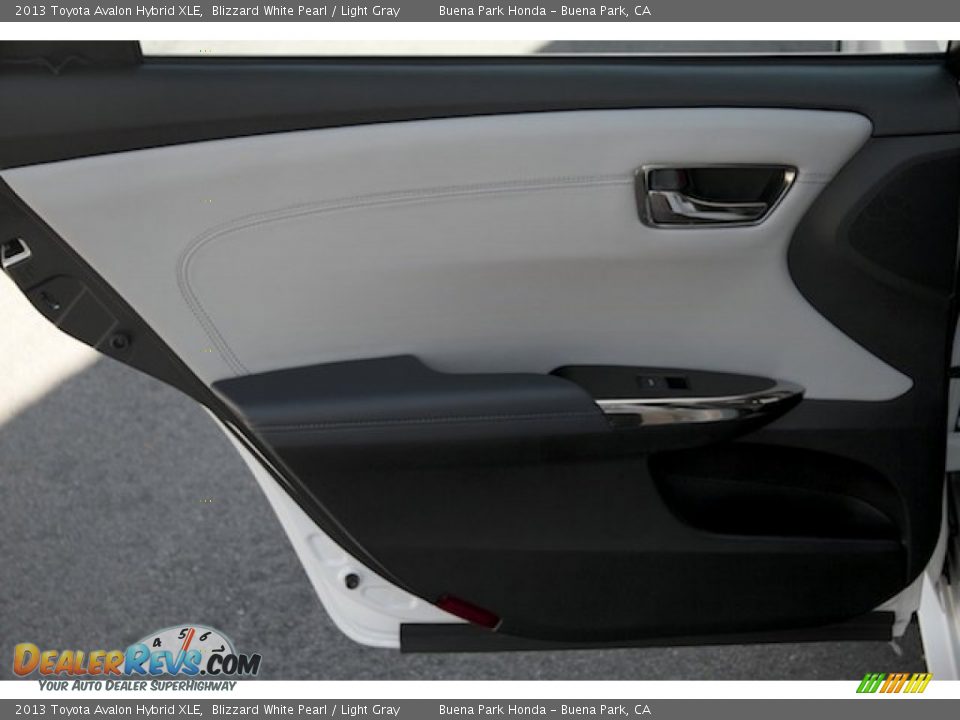 2013 Toyota Avalon Hybrid XLE Blizzard White Pearl / Light Gray Photo #29