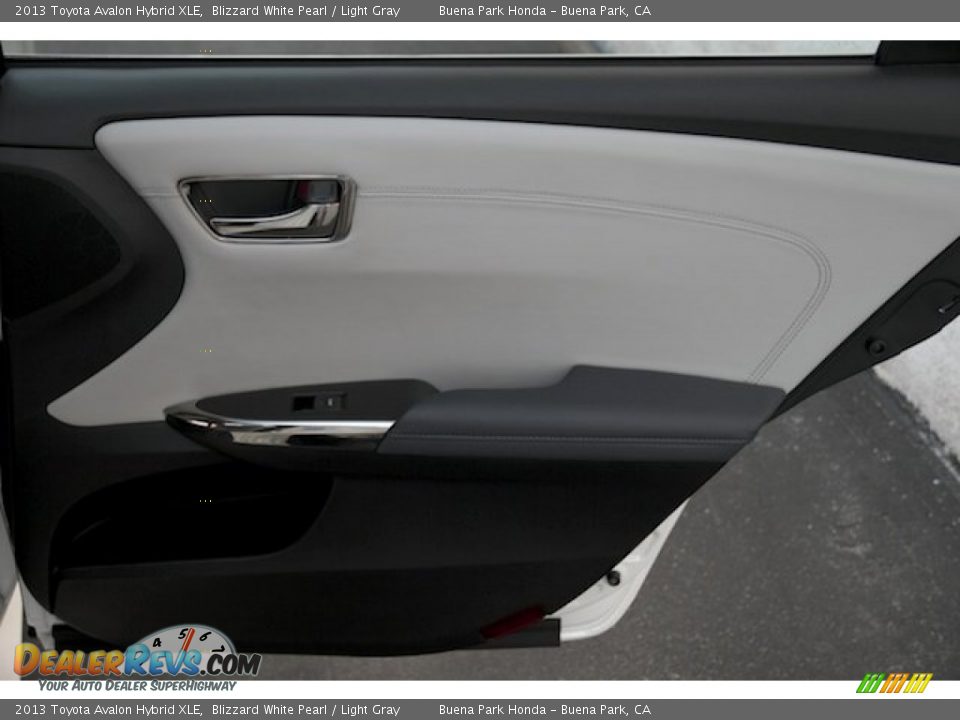2013 Toyota Avalon Hybrid XLE Blizzard White Pearl / Light Gray Photo #30