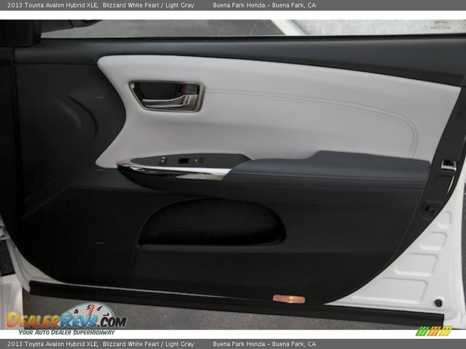 2013 Toyota Avalon Hybrid XLE Blizzard White Pearl / Light Gray Photo #31