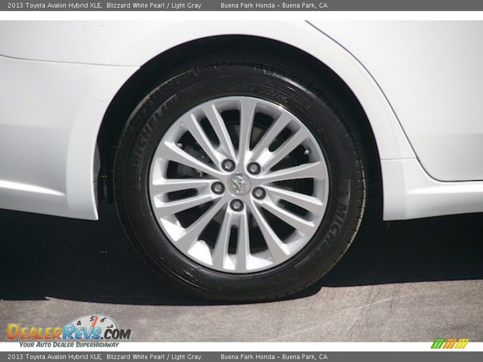 2013 Toyota Avalon Hybrid XLE Blizzard White Pearl / Light Gray Photo #33