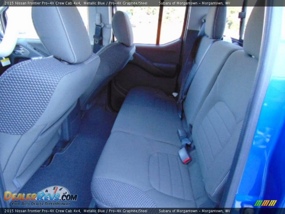 Rear Seat of 2015 Nissan Frontier Pro-4X Crew Cab 4x4 Photo #20
