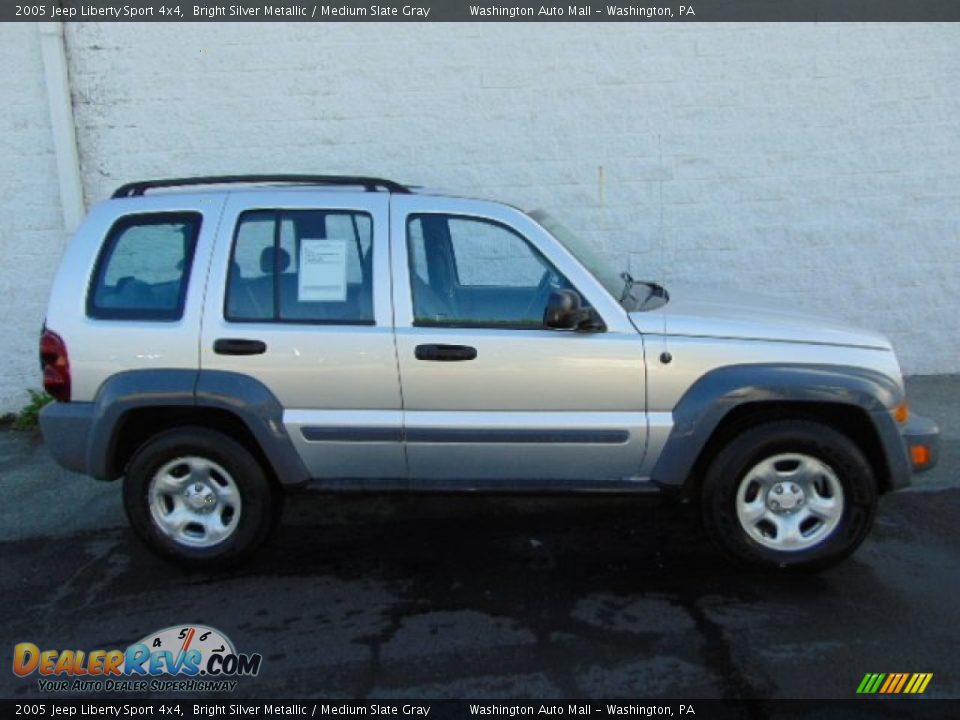2005 Jeep Liberty Sport 4x4 Bright Silver Metallic / Medium Slate Gray Photo #2