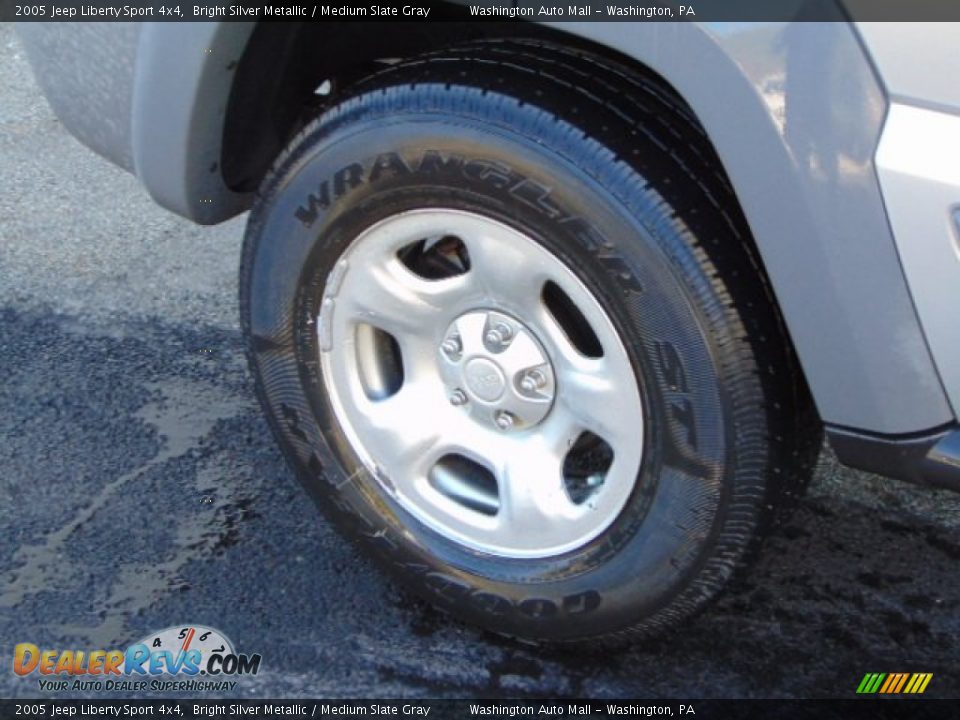 2005 Jeep Liberty Sport 4x4 Bright Silver Metallic / Medium Slate Gray Photo #3