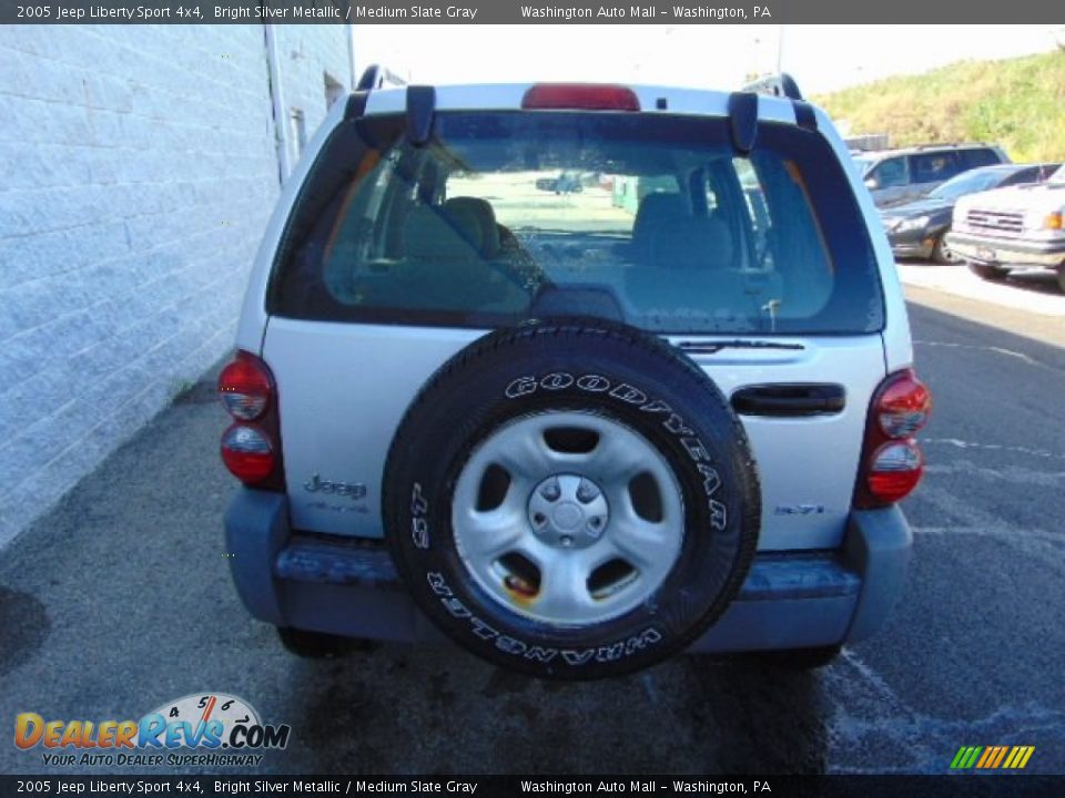 2005 Jeep Liberty Sport 4x4 Bright Silver Metallic / Medium Slate Gray Photo #7