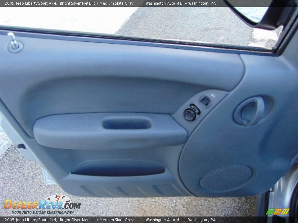 2005 Jeep Liberty Sport 4x4 Bright Silver Metallic / Medium Slate Gray Photo #9