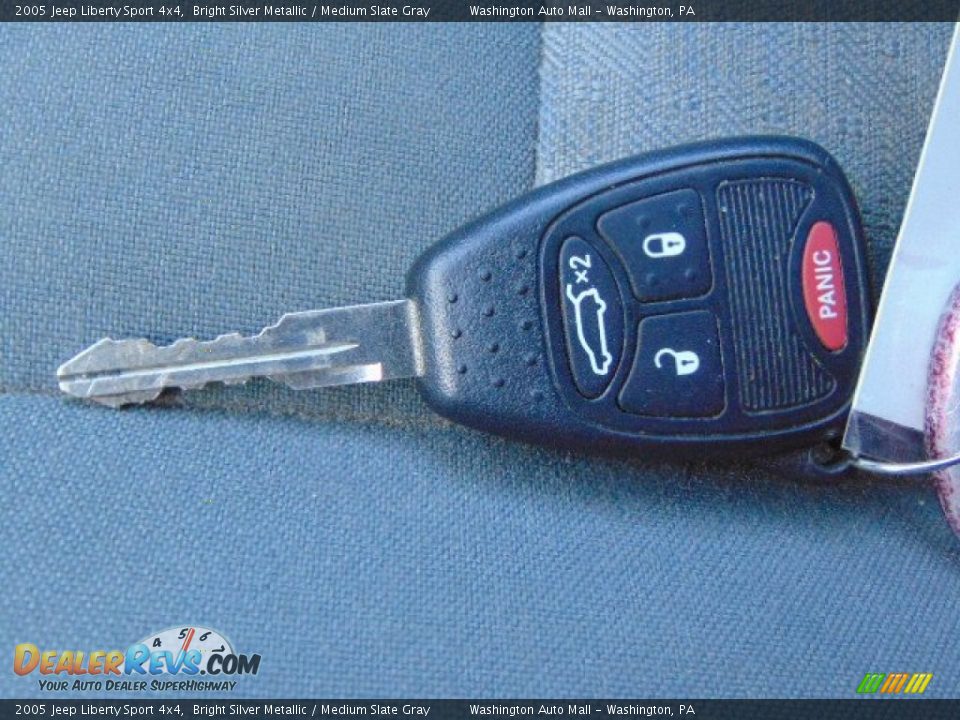 2005 Jeep Liberty Sport 4x4 Bright Silver Metallic / Medium Slate Gray Photo #17