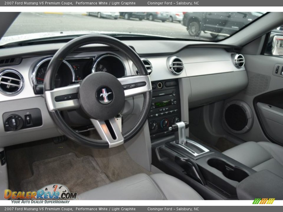 Light Graphite Interior - 2007 Ford Mustang V6 Premium Coupe Photo #10