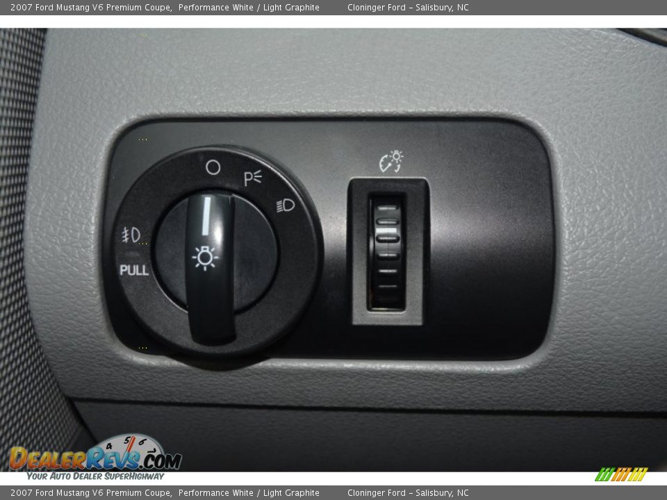 2007 Ford Mustang V6 Premium Coupe Performance White / Light Graphite Photo #19