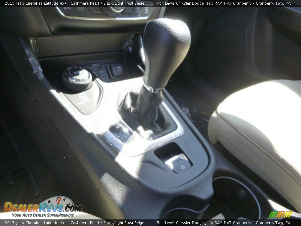 2015 Jeep Cherokee Latitude 4x4 Cashmere Pearl / Black/Light Frost Beige Photo #17