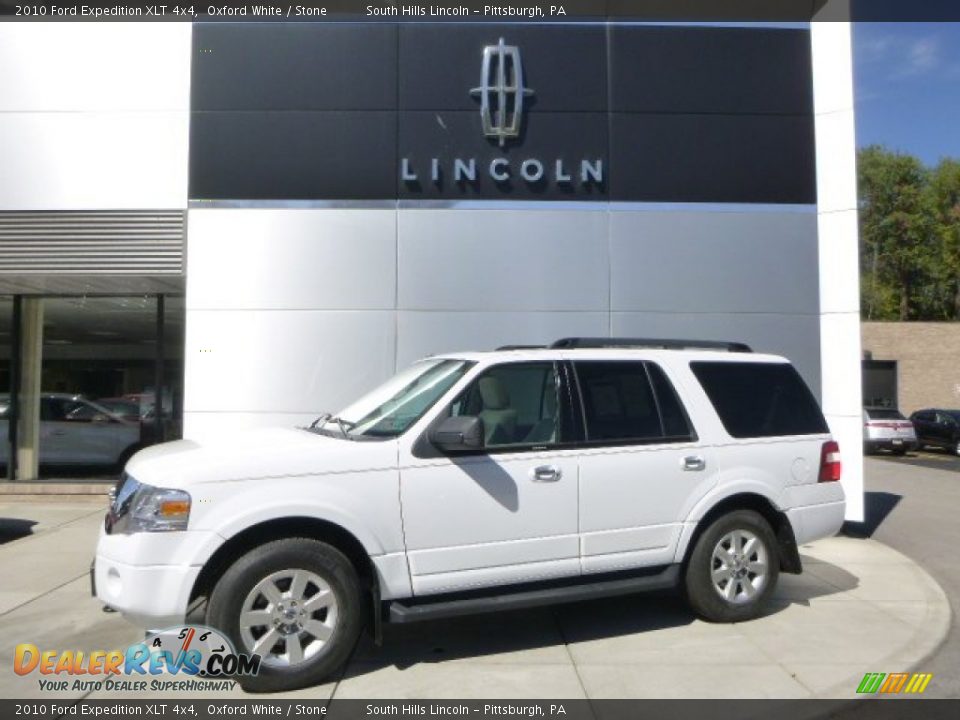 Front 3/4 View of 2010 Ford Expedition XLT 4x4 Photo #1