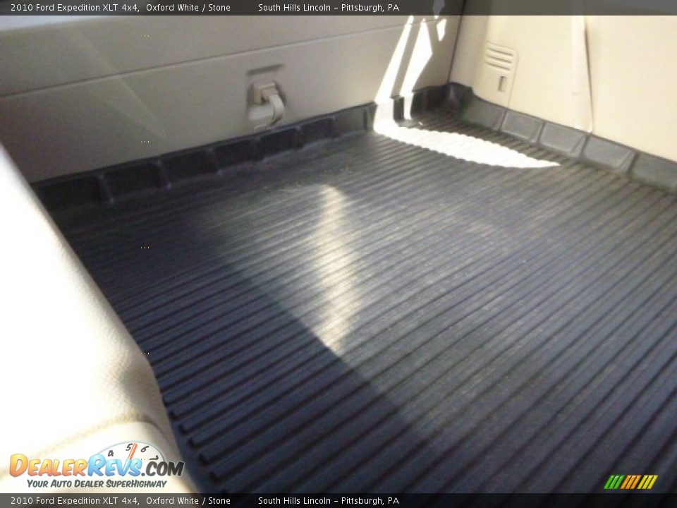 2010 Ford Expedition XLT 4x4 Oxford White / Stone Photo #11