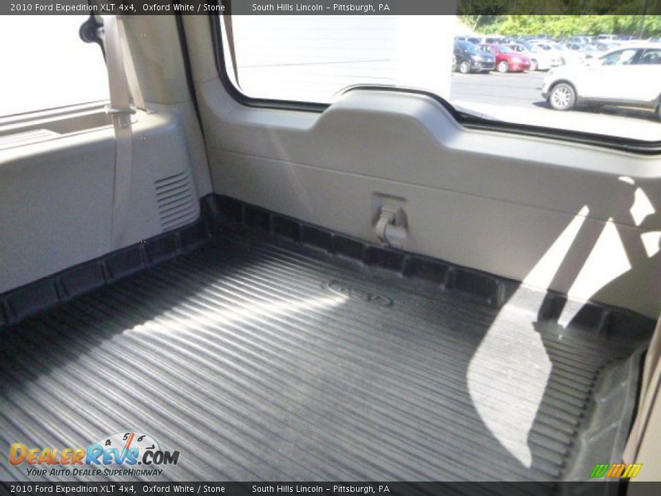 2010 Ford Expedition XLT 4x4 Oxford White / Stone Photo #14