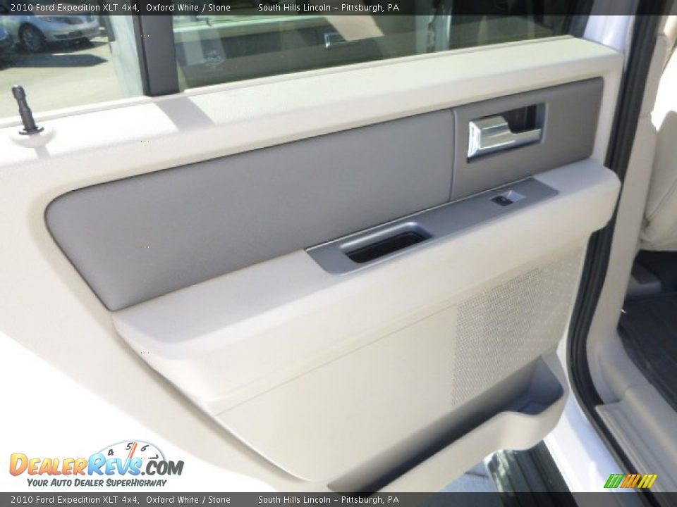 2010 Ford Expedition XLT 4x4 Oxford White / Stone Photo #17