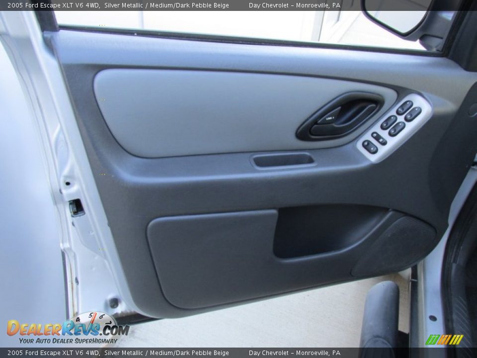 2005 Ford Escape XLT V6 4WD Silver Metallic / Medium/Dark Pebble Beige Photo #16