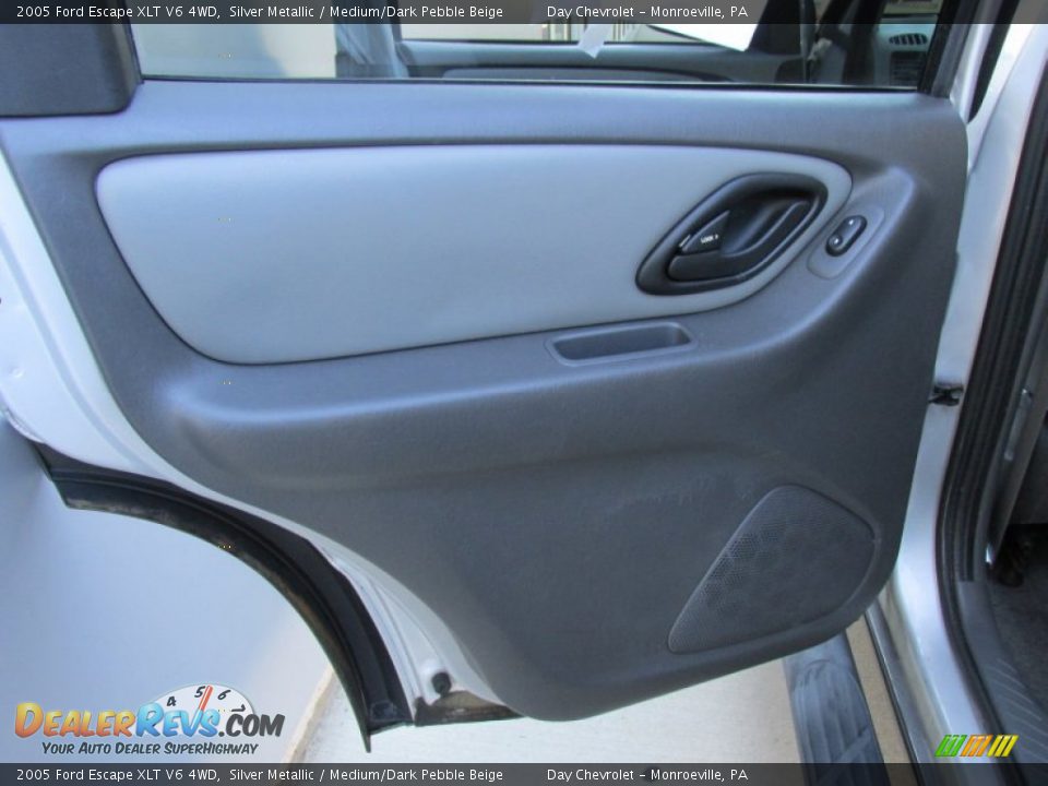 2005 Ford Escape XLT V6 4WD Silver Metallic / Medium/Dark Pebble Beige Photo #19