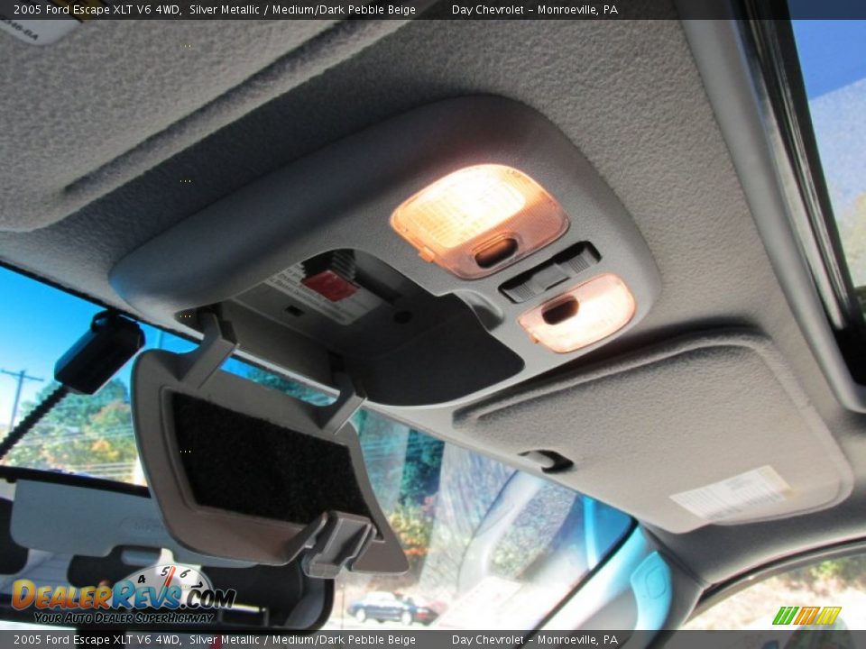 2005 Ford Escape XLT V6 4WD Silver Metallic / Medium/Dark Pebble Beige Photo #32