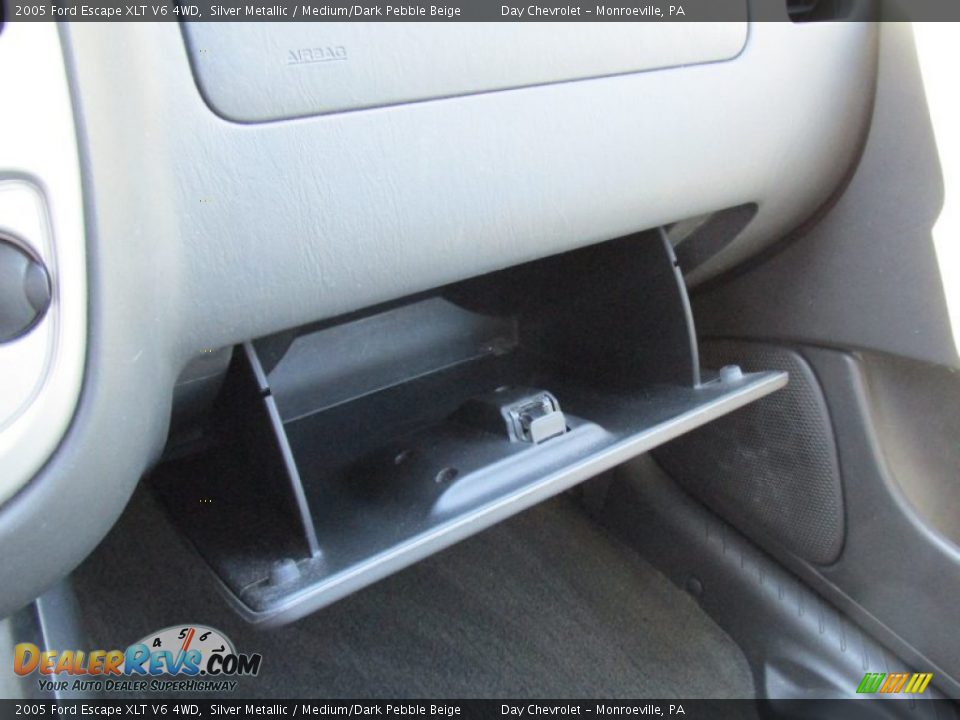 2005 Ford Escape XLT V6 4WD Silver Metallic / Medium/Dark Pebble Beige Photo #35
