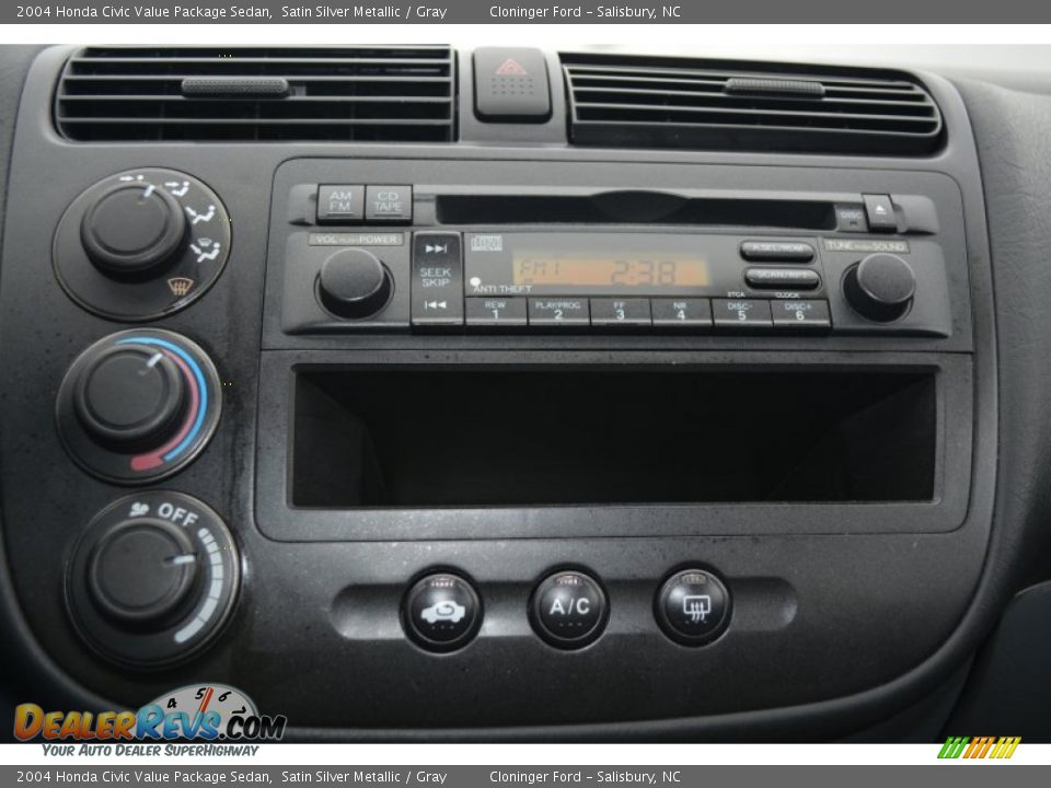 2004 Honda Civic Value Package Sedan Satin Silver Metallic / Gray Photo #18