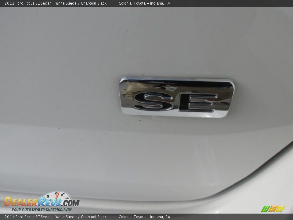 2011 Ford Focus SE Sedan White Suede / Charcoal Black Photo #7