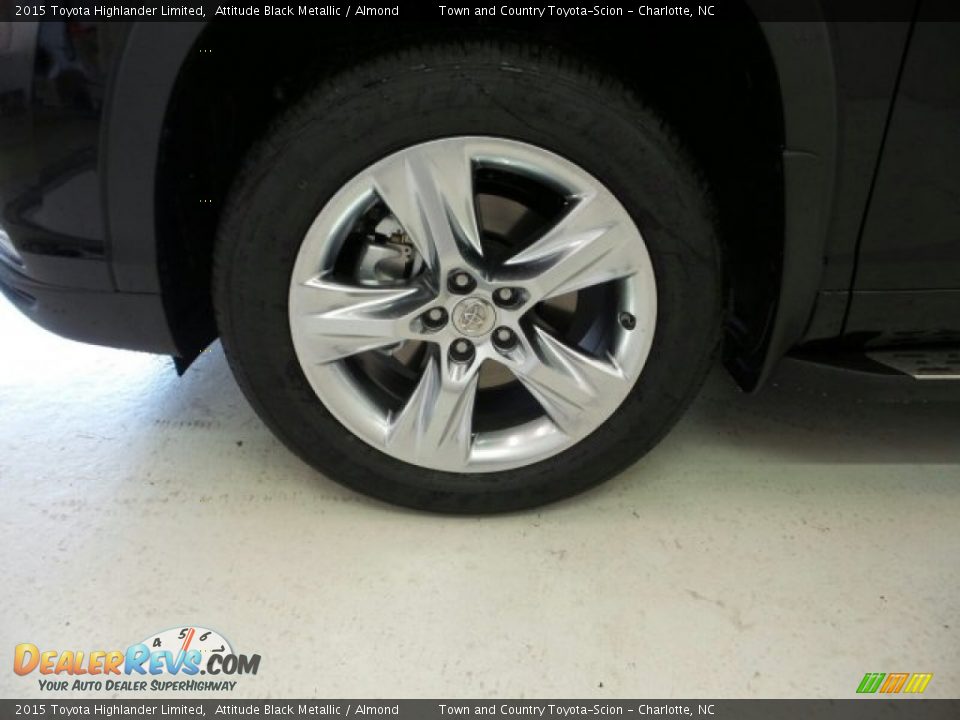 2015 Toyota Highlander Limited Attitude Black Metallic / Almond Photo #5