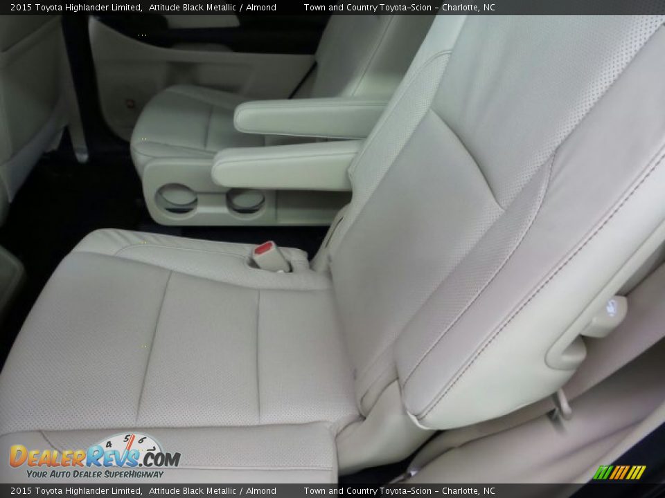 2015 Toyota Highlander Limited Attitude Black Metallic / Almond Photo #7